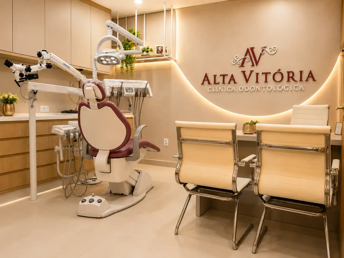 Sala de atendimento com o logo Alta Vitória na parede